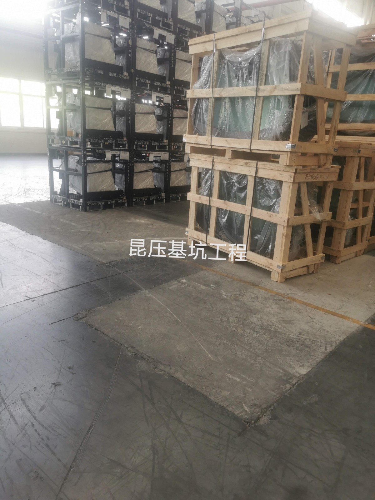 易順建工集團(tuán)有限公司總經(jīng)理李晉恒到蘇州視察福耀玻璃基建項目